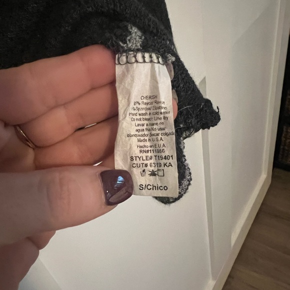 Peep shoulder flowy short sleeve top - Picture 4 of 4